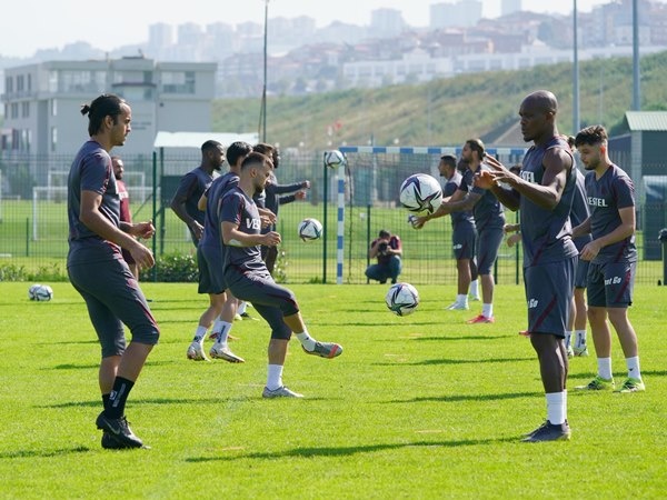 Trabzonspor'da Nwakaeme eldivenleri giydi 20