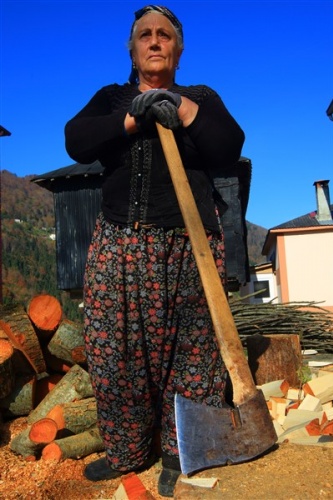 Karadenizli kadınlar kış hazırlıklarını sürdürüyor. 3