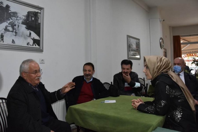 Bahar Ayvazoğlu esnaf ve vatandaşları dinledi. Foto Haber 4