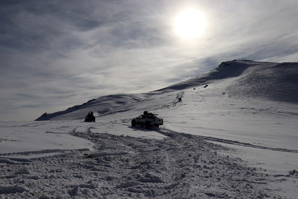 Gümüşhane'de off-road tutkunlarının karla mücadelesi. 9