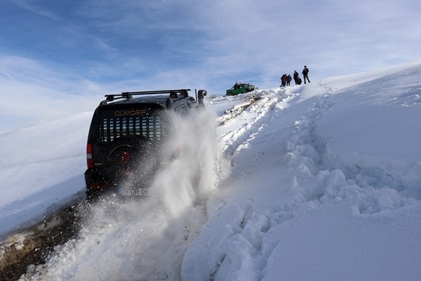 Gümüşhane'de off-road tutkunlarının karla mücadelesi. 6