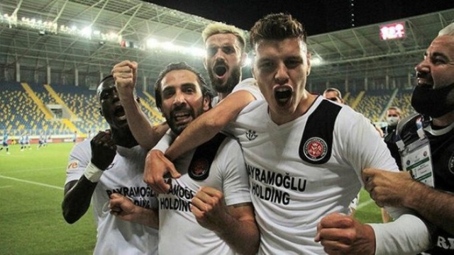 Trabzonspor'da stopere 3 aday 4