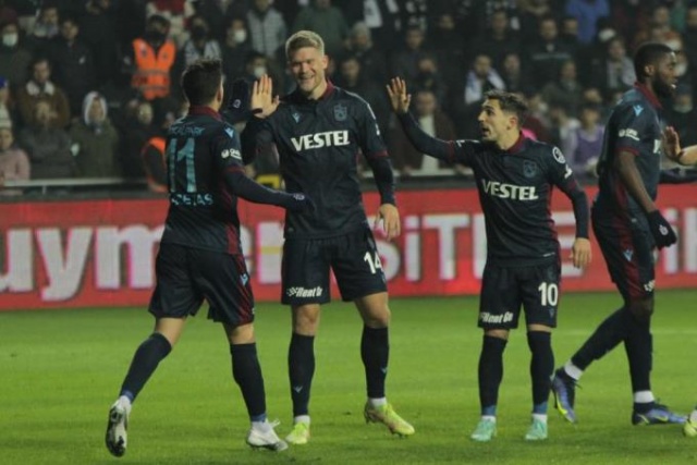 Trabzonsporlu futbolcu için dikkat çeken yorum: Niyeti o an değişti 3