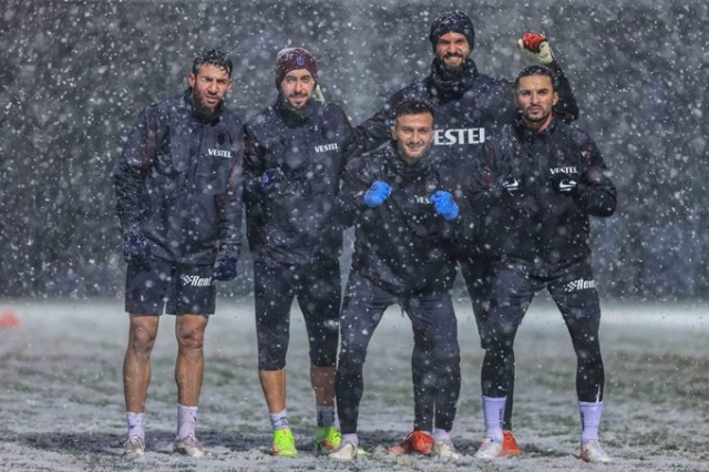 Trabzonspor kar altında çalıştı 7