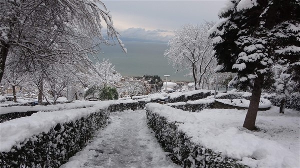 Trabzon'da kar sonrası zorluklar ve güzellikler böyle görüntülendi 13