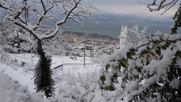 Trabzon'da kar sonrası zorluklar ve güzellikler böyle görüntülendi 12