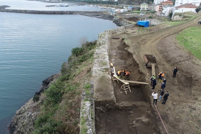 Trabzon'da tarihi kalede kafatası olmayan iskelet bulundu.15-01-2022 Foto Galeri 10