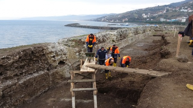 Trabzon'da tarihi kalede kafatası olmayan iskelet bulundu.15-01-2022 Foto Galeri 11
