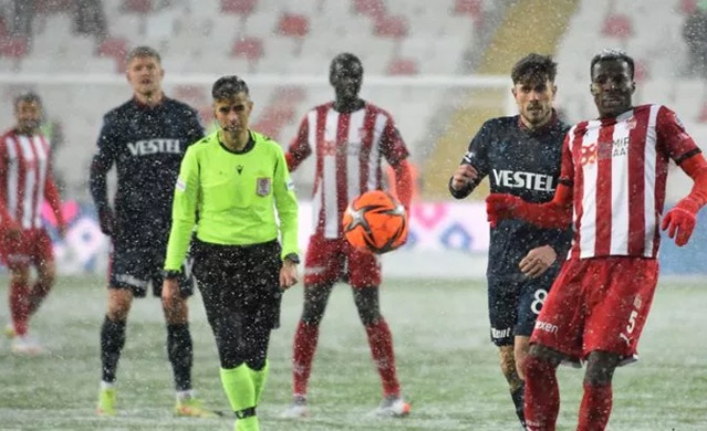 Spor yazarları Sivasspor Trabzonspor maçını yorumladı. 16-01-2022 - Foto Galeri 4