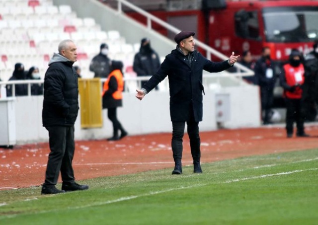 Spor yazarları Sivasspor Trabzonspor maçını yorumladı. 16-01-2022 - Foto Galeri 6