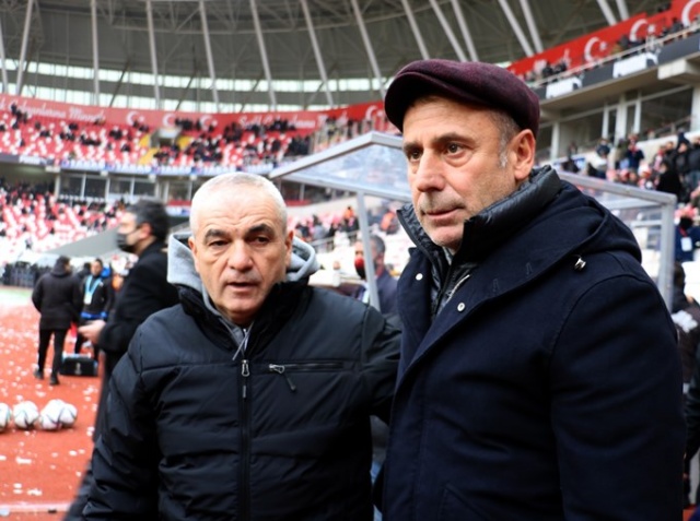 Spor yazarları Sivasspor Trabzonspor maçını yorumladı. 16-01-2022 - Foto Galeri 15