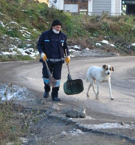 Trabzon'da temizliğe her sabah birlikte başlayıp birlikte bitiriyorlar. Foto Galeri 2