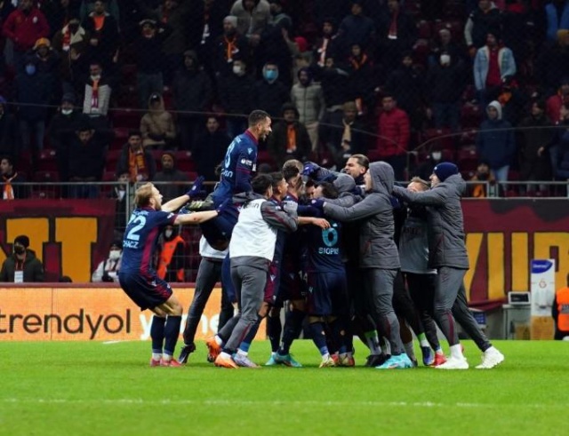 Toroğlu'ndan Trabzonsporlu futbolcuya eleştiri. 24 Ocak 2022 - Foto Galeri 6