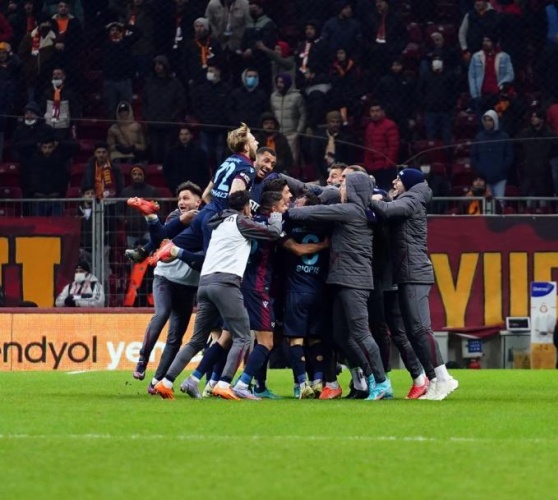 "Trabzonspor bu şekilde kazanıyorsa Türkiye'de her maçı kazanır" Foto Galeri 10