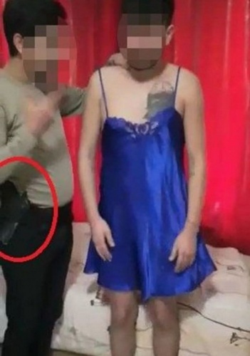 Rehin aldılar ağzına silah dayayıp kadın elbisesi giydirdiler. Foto Galeri. 7