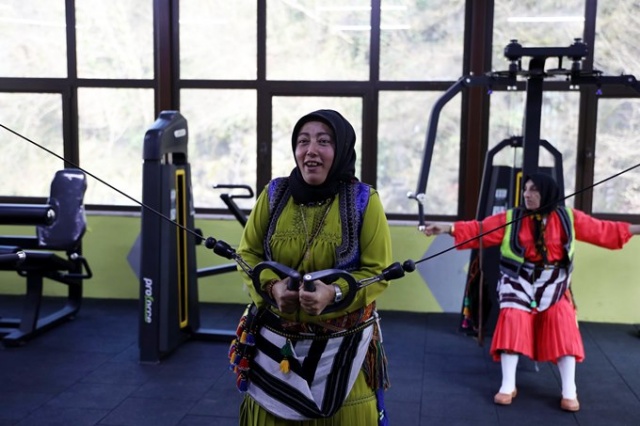 Trabzon'da Ağasar kıyafetleriyle fitness. Foto Galeri 16