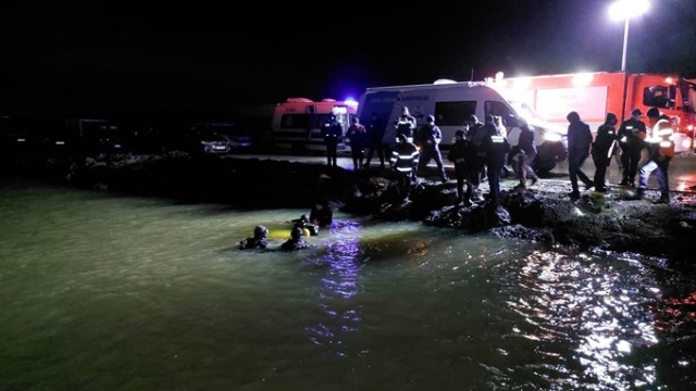 Otomobil denize uçtu: 1 ölü, 2 yaralı. Foto Haber 15