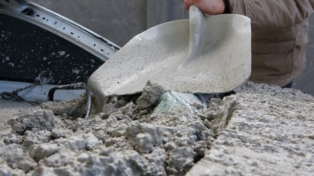Şakanın böylesi! Lüks aracın içine beton döktüler... Foto Haber 6