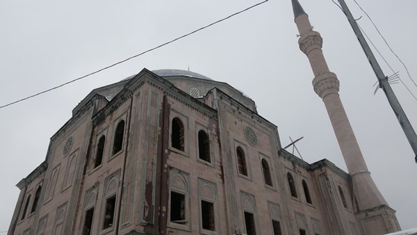 Trabzon'da 17 yıldır bitmeyen cami! Muhtar isyan etti. Foto Haber 9