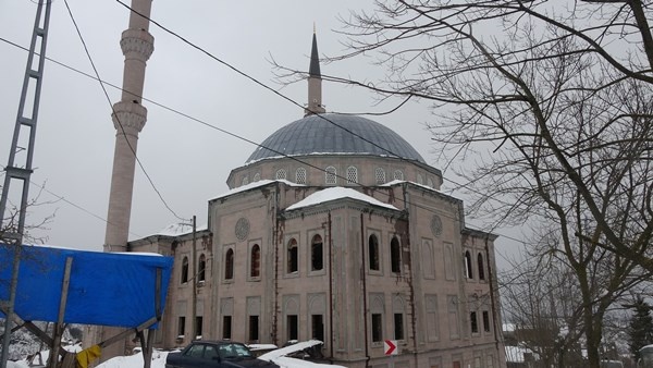 Trabzon'da 17 yıldır bitmeyen cami! Muhtar isyan etti. Foto Haber 16
