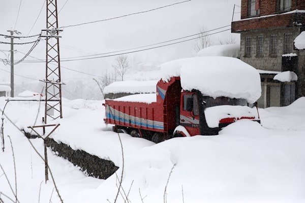 Orta ve Doğu Karadeniz'de kar esareti. Foto Haber 13