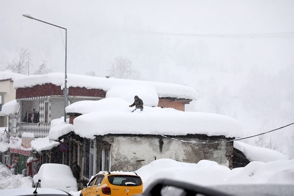 Orta ve Doğu Karadeniz'de kar esareti. Foto Haber 23