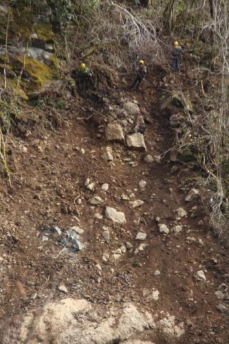 Dağcılar, heyelanlı yamaçlarda riskli kayalar için devrede. Foto Haber 9