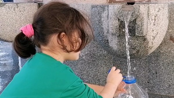 Giresun'da yayladan getirilen kaynak suyu vatandaşların akınına uğruyor. Foto Haber 3