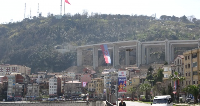 Türkiye'nin en maliyetli şehir içi yollarından biri Trabzon'da yapılıyor. Foto Haber 4
