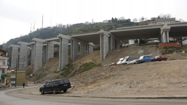 Türkiye'nin en maliyetli şehir içi yollarından biri Trabzon'da yapılıyor. Foto Haber 6