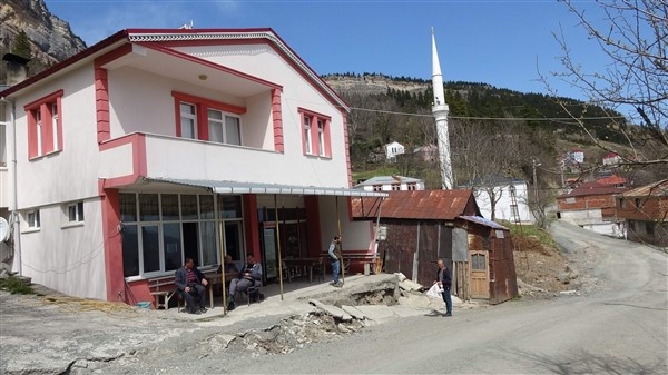 Trabzon'da bir mahalle santim santim kayıyor! 150 ev tehdit altında. Foto Galeri 3