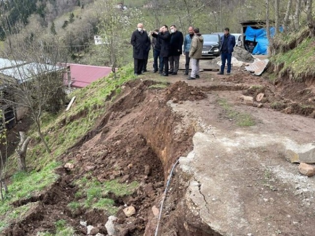 Trabzon'da heyelan tehlikesi! 8 ev boşaltıldı. Foto Haber 5