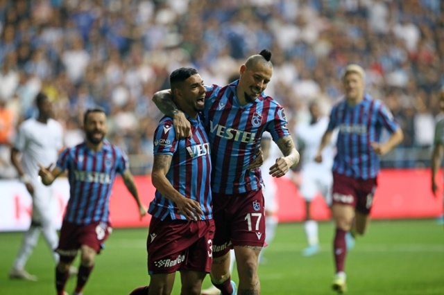 Adana Demirspor Trabzonspor maçından kareler. Foto Haber 2