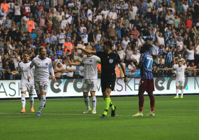 Adana Demirspor Trabzonspor maçından kareler. Foto Haber 16