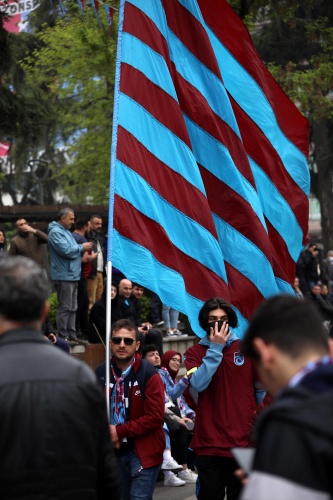 Trabzon'a şampiyonluk göçü! Esnafın yüzü güldü. Foto Haber 5