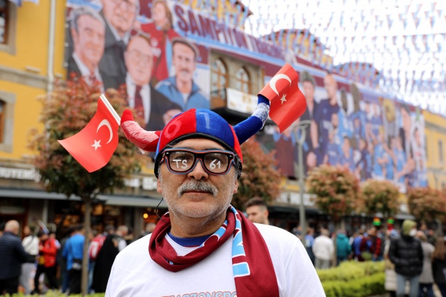 Trabzon'a şampiyonluk göçü! Esnafın yüzü güldü. Foto Haber 6