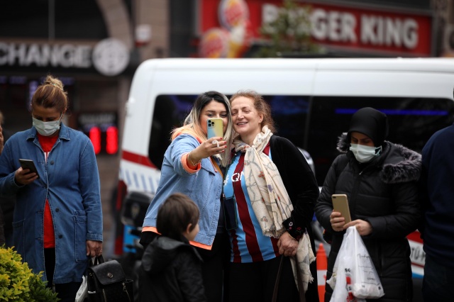 Trabzon'a şampiyonluk göçü! Esnafın yüzü güldü. Foto Haber 7