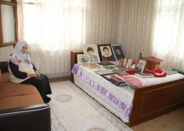28 yıldır şehit oğlunun hatıralarını odasında yaşatıyor. Foto Galeri 7
