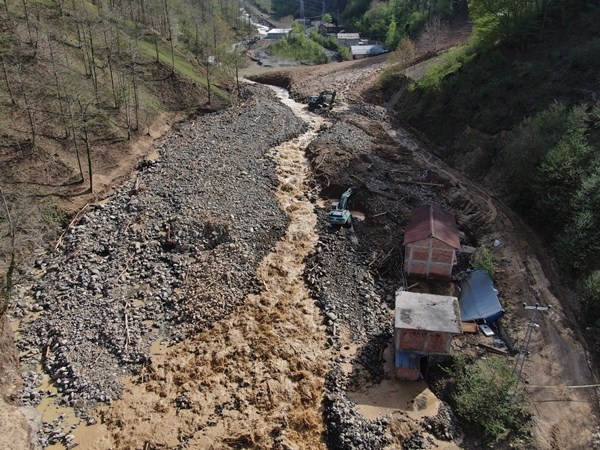 Trabzon’da 2 ayda 100'ün üzerinde toprak kayması. Foto Haber 3