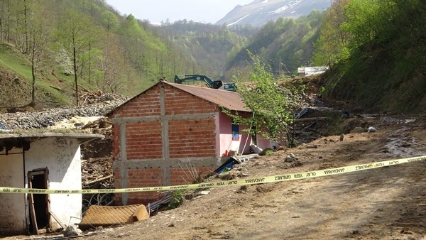 Trabzon’da 2 ayda 100'ün üzerinde toprak kayması. Foto Haber 5