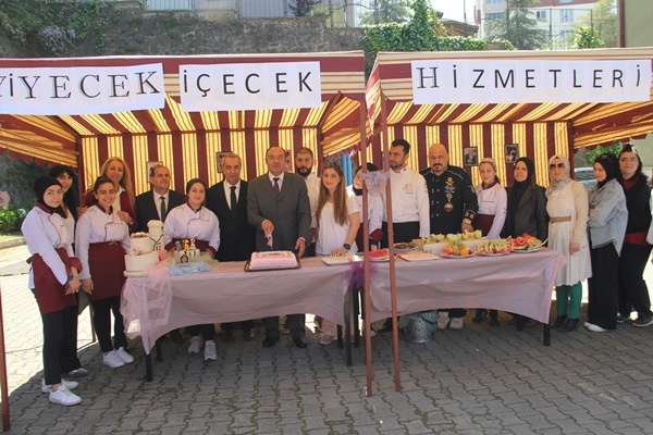 Trabzon’da ‘Mesleki Tanıtım ve Yönlendirme Günleri’ büyük ilgi görüyor. Foto Galeri 5
