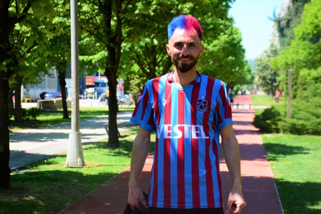 Fanatik Trabzonsporlunun saçları Kocaeli'nde gündem oldu. Foto Haber 6