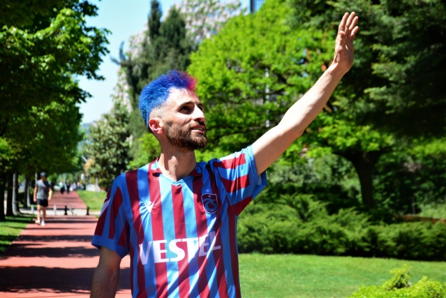 Fanatik Trabzonsporlunun saçları Kocaeli'nde gündem oldu. Foto Haber 3