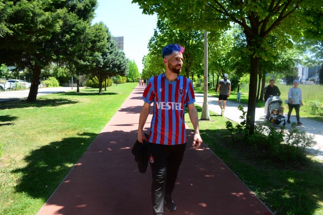 Fanatik Trabzonsporlunun saçları Kocaeli'nde gündem oldu. Foto Haber 5
