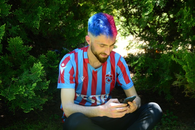 Fanatik Trabzonsporlunun saçları Kocaeli'nde gündem oldu. Foto Haber 4