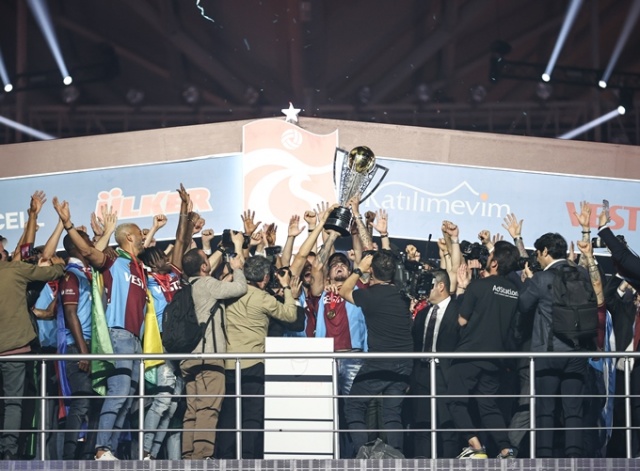 Şampiyon Trabzonspor kupasına kavuştu. Foto Haber 13