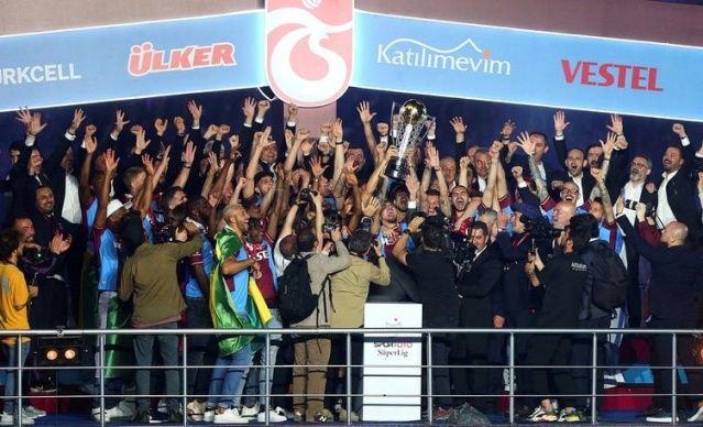 Trabzonspor'un kutlaması ABD'de haber oldu. Foto Haber 8