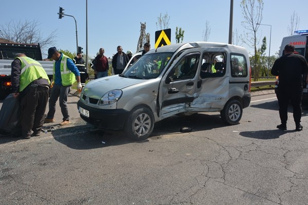Trabzon yolunda kaza! Ünlü oyuncunun ailesi yaralandı. Foto Haber 4