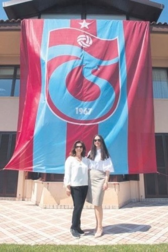 Ağaoğlu'nun eşi ve kızı şampiyonluk sürecini anlattı. Foto Haber 3