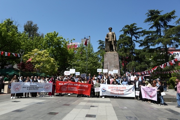 Trabzon'da "Biz Büyük Bir Aileyiz" yürüyüşü yapıldı. Foto Galeri 2